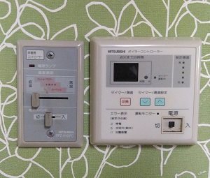 新潟県新潟市I様の改修工事前、床暖房メインリモコンと、コントローラーリモコン