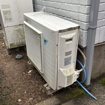 東大和市S様の交換工事前、ダイキンのヒートポンプユニット、RQW45GV