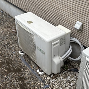 千葉県佐倉市A様の交換工事前、長府温水床暖房付エアコンの室外機、AEY-4030SVX