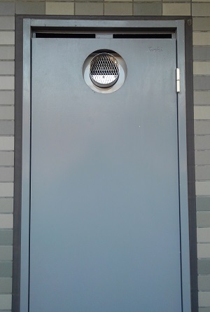 PS扉内設置型、丸排気の設置例