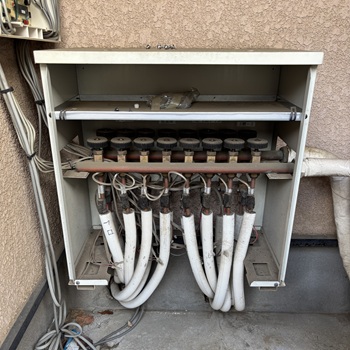 東京都小平市K様の改修工事前、三菱のヘッダーボックス、VPZ-8HBの内部