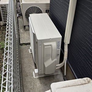 ダイキンエアコン S224ATGS-W 室外機設置工事完了