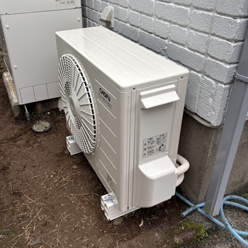 東大和市S様の交換工事後、長府製作所のヒートポンプユニット、EHPE-4560